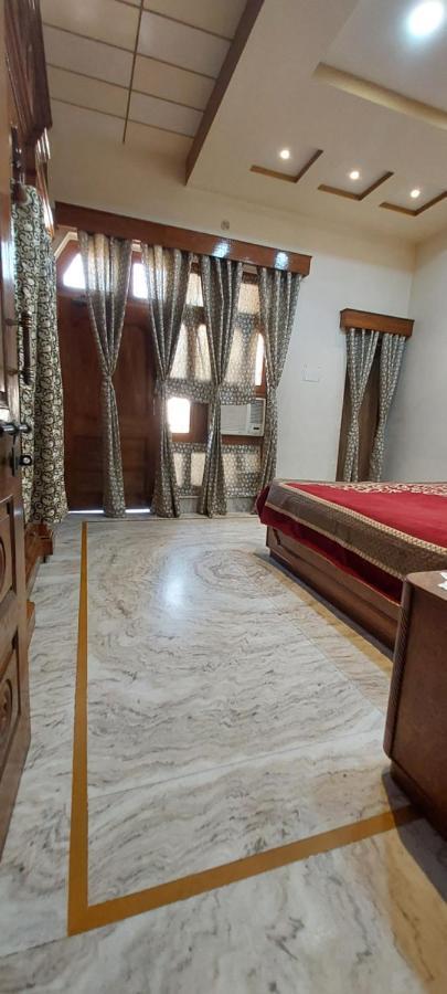 Kapoor Sahab Homestay : It'S A Home Away From Home. Varanasi Exterior photo